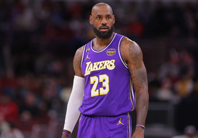 乐鱼官网-创双历史第一：詹姆斯41岁后半场20+ 联合中心首位轰1000分对手