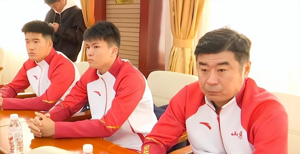 乐鱼-意外！他是跟韩鹏齐名的83一代国脚王牌，如今已转型成青训教练